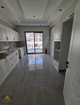 Yenısafakta Sıte Icersınde Havuzlu Daire