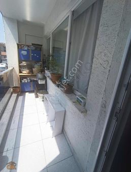 Emek Mahallesinde Çift Balkonlu Ara Kat 2+1 Daire