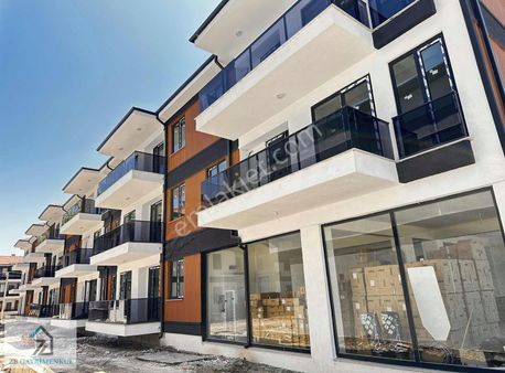 Arifiye'de Cadde Üzeri 135 M2 3+1 Satılık Fırsat Daire