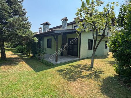 Remax Klas Fatih Çakar’dan Site İçinde Satılık Villa…