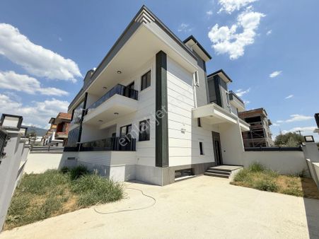 🔵🔵 Güç Gayrimenkul'den Zeytinli'de Kazdağları Manzaralı Otoparklı Lüx Satılık 3+1 Villa