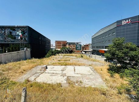 Mükemmel Lokasyon'da Cadde Üzeri 1800 M2 Ticari Arsa