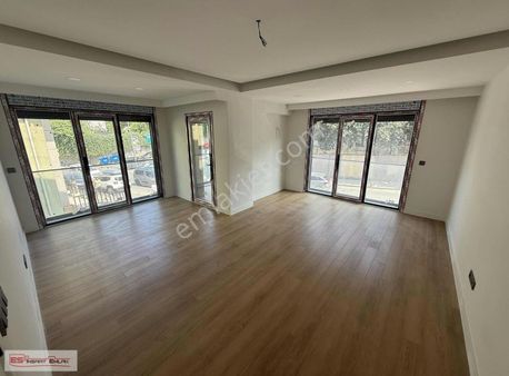 Çengelköy De Ana Cadde Üstünde Emsalsiz Lokasyonda Ultra Lüx 3+1