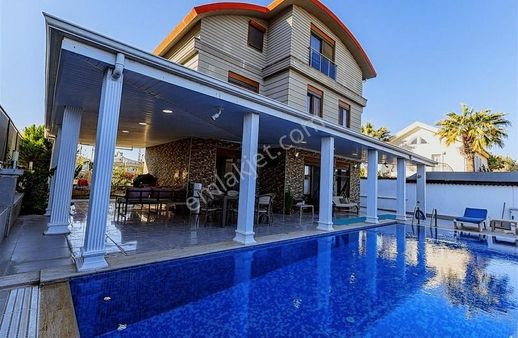Müstakil Villa / 4+1 Havuzlu / Eşyalı/ Kadriye'de