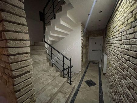 Kırklareli Merkez Semt Pazarına Yakın Ana Caddede Krediye Uygun Sıfır 2+1 Daireler