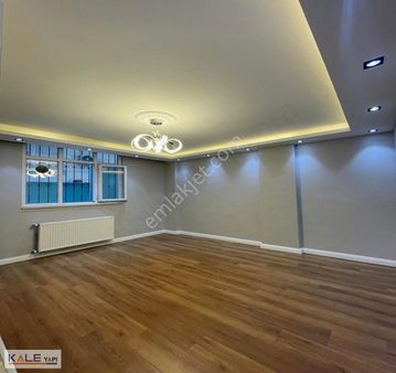 Bahçeşehir Lokasyonuna Komşu 1+1 Lüks Satılık Bahçe Katı