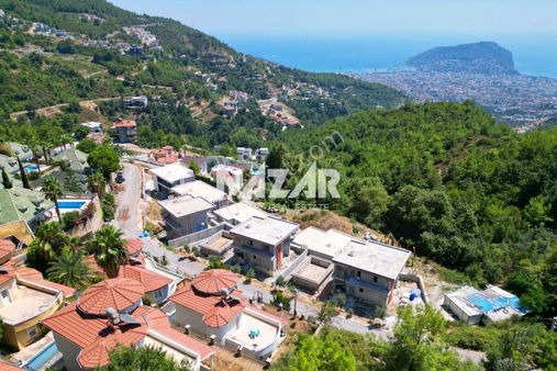 Alanya Tepe'de Satılık 3+1 Eşyalı Villa