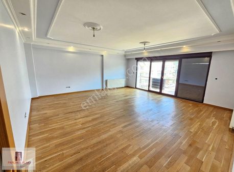 Üsküdar Selimiye ' De Nezih Semtte 3+1 *boş Ara Kat 165m²