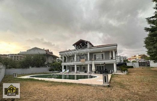 Kamilobada 100/25 3.5 Kat İmarlı Villa Ve Arsası Ticarisi Var