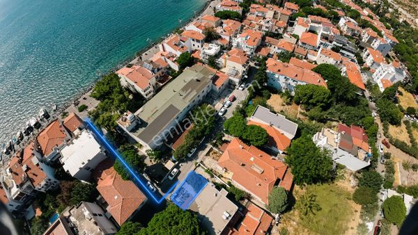 Foça'da Müstakil Girişli, Bahçeli 2+2 Deniz Manzaralı 2 Daire