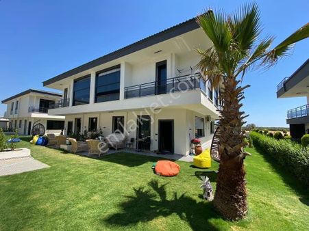Havuzlu Sitede Eşyalı Villa