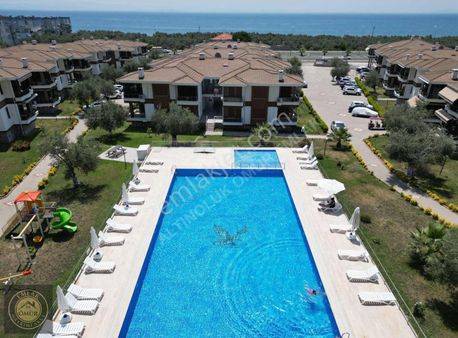 Ömür Emlak'tan Havuzlu Sitede 2+1 Ayrı Mutfa Daire