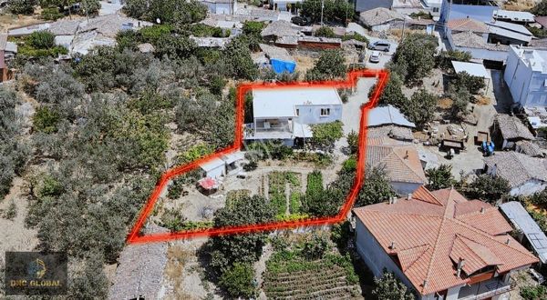 Manisa Sancaklıçeşmebaşı Mah. Satılık 810m² Arsa+ev