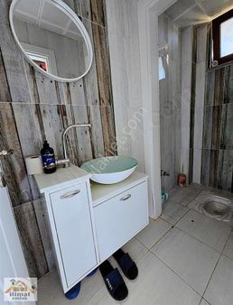 Karşıyaka Cadde Üzeri İki Katlı Müstakil Villa Tarzı Ev