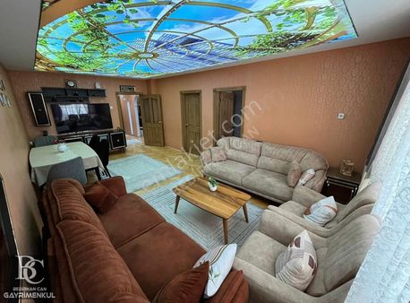 Hastane Bölgesinde Caddeye Yakın Orta Kat Mantolamalı Bina