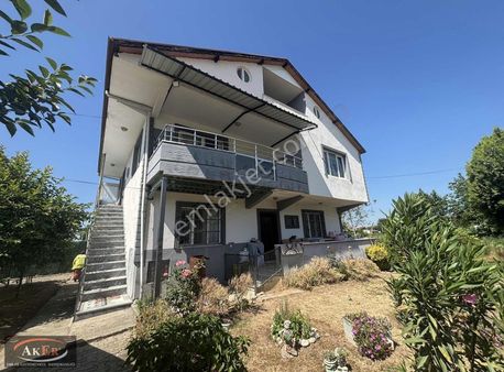 Müstakil 3 Katlı Bahçe İçinde Bina