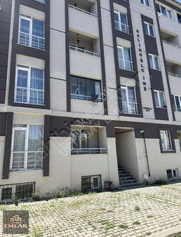 Ustabay Emlaktan Yenimahallede Satılık 1+1 Yarı Bodrum Daire