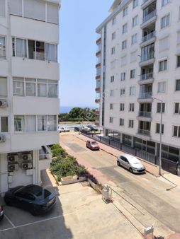 Bahçelievlerde Deniz Manzaralı 3+1 Bakımlı Geniş Daire