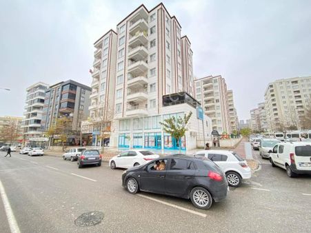 Cadde Seyrandan Satlık 3+1 Ara Kat