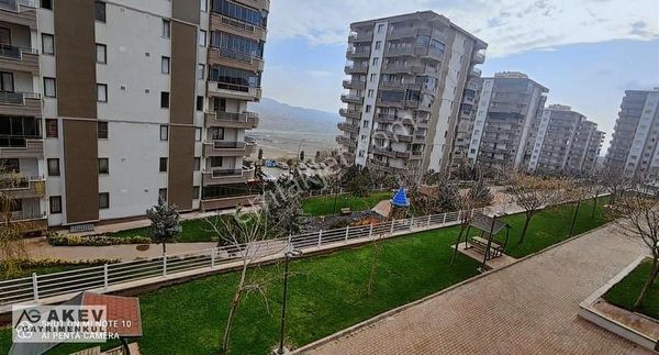 Akev Gayrimenkul'den Ay Yapı Sitesinde Geniş 4+1 Daire