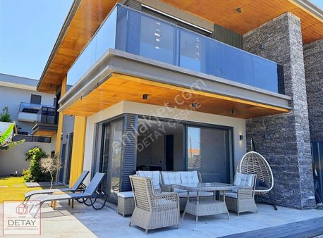 Çeşme Çiftlik Satılık Lüks 4+1 Havuzlu Villa