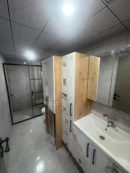 Esentepe Mahallesinde Ebeveyn Banyolu Zemin Isıtmalı 138 M2 3+1 1. Kat