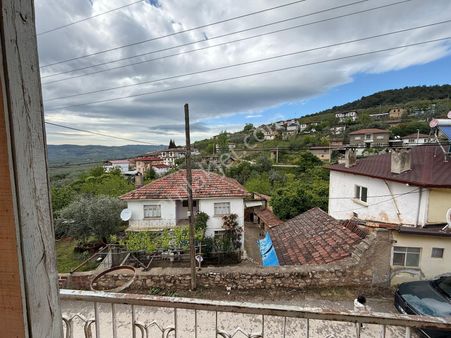 İznik İnikli Köyün'de Satılık Ahşap Ev Ve Arsası.