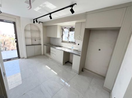 Şemiklerde Sıfır Asansörlü Panjurlu Kat Seçenekli Satılık Daireler