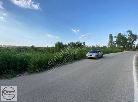 Demirland'dan Kütahya Merkez Civli'de Satılık Yola Sıfır Tarla