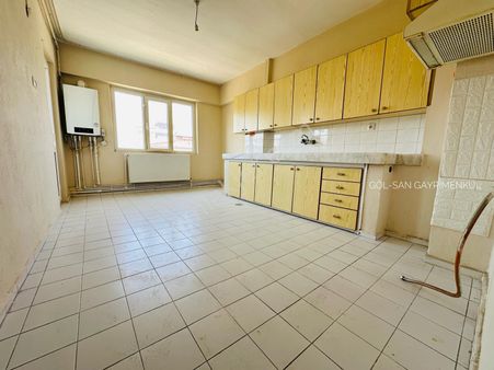 🏡 Göl-san Gayrimenkul’den 🏡 Zafer Mah. 3+1 140 M2 Doğalgazlık Kiralık Daire