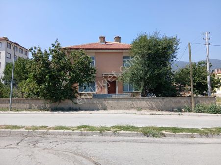 Akçay Emlak'tan Akşehir Yeni Mahallede Doğalgazlı İki Daireli Satılık Müstakil Ev