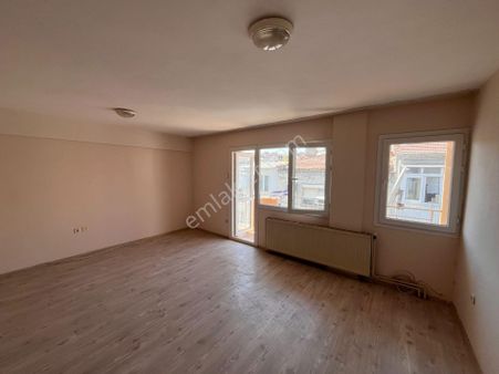 Karşıyaka Çarşıya Yürüme Mesafesinde 3+1 Satılık Daire