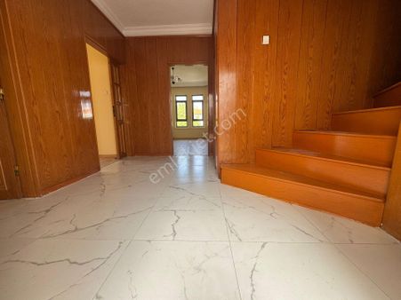 Bahçelievlerin Nezih Sokağında 4+1+kilerli Kapalı Otoparklı Boş