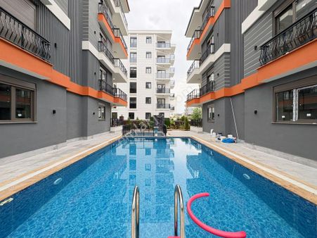 Tramvay Yakını Lüks Havuzlu Modern Dizayna Sahip Ebeveyn Banyolu 2+1 Daire