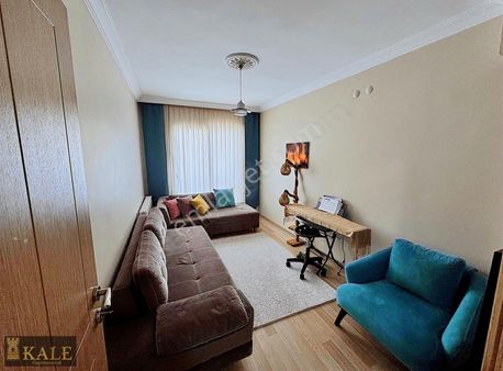 Kale'den Fatih Mh Popüler Noktada Cadde Üstü Geniş 3+1