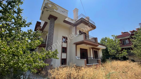 Analiz'den Meram Durunday Mahallesi`nde 7+1 Satılık Kupon Villa