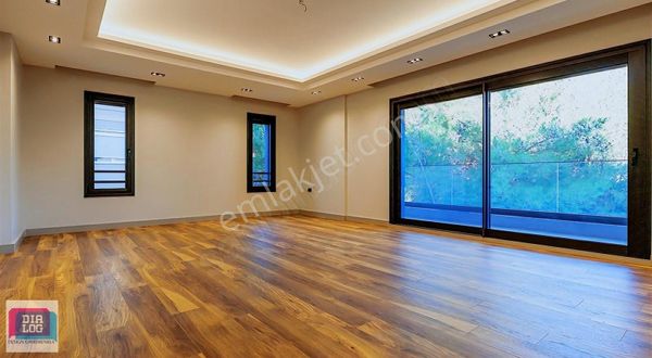 Bornova Evka-3'ün En Nezih Ve Lüks Binasında Satılık 3+1 Daire