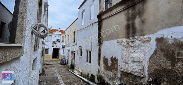 Çeşme Merkez'de Satılık Müstakil 3+1 Rum Mimarisi Ev