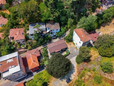 Sarıyer Büyükdere’de Müstakil 2 Katlı Huzurlu Yaşam!