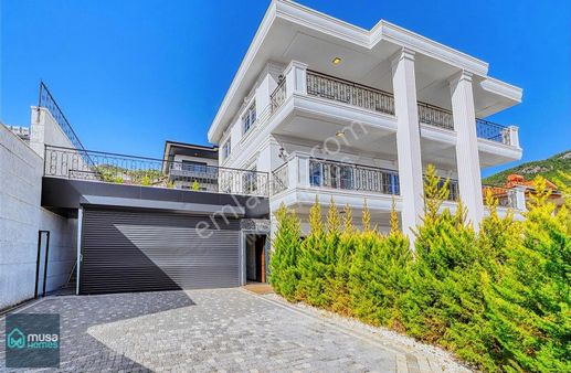 Alanya / Tepe | Modern Zarafette Triplex Villa