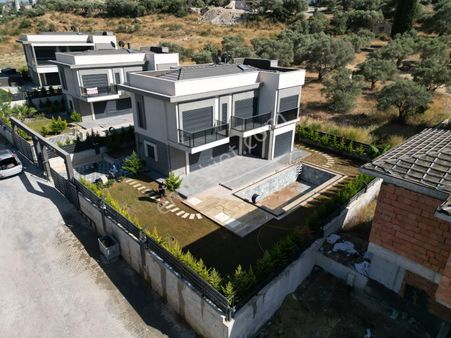 Merkezı Konumda-özel Havuz/otopark-550 M2 Bahçe-yeni-ultra Lüx-akıllı Ev Tamamı Müstakil
