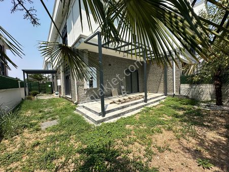 Serdivan Yazlık Mah. Müstakil Bahçeli “devasa Teraslı” 6+1 Ultra Lüks Satılık Tripleks Villa