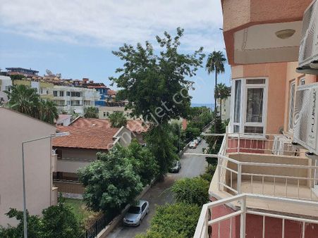 Kleopatra Plajı’na 50 M! Asansörlü 3. Kat, Full Eşyalı 3+1 Satılık Daire