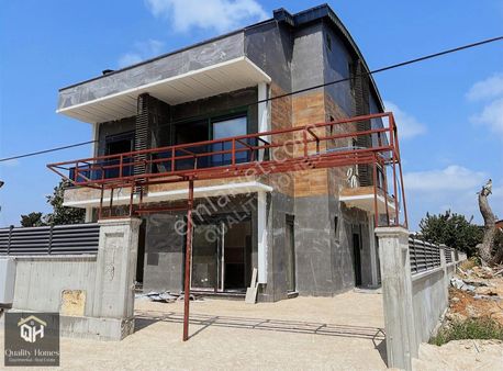 Lara Ermenek'te Satılık Tripleks 5+1 Havuzlu İkiz Villa