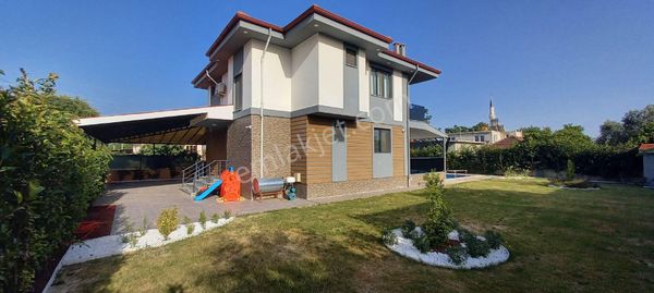 Lavinia Gayrimenkul'den Tam Müstakil Havuzlu Eşyali 4+1 Dublex Villa