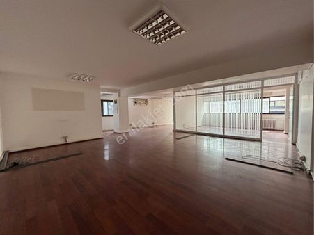 Alsancak Kıbrıs Şehitleri Yakını Köşe 1.kat 1+1 110m2 Wc’li Kiralık İşyeri /ofis