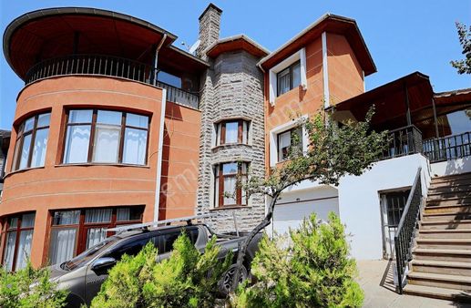İncek Atakent Sitesi'nde Satılık 6+2 Köşe Villa