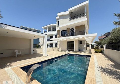 Altınkumda 312 Mt Arsa İçinde Havuzlu Otoparklı Akıllı Sistem 5+1 Ayrı Mutfak Tam Müstakil Villa