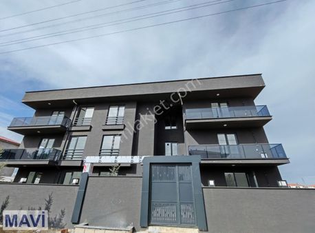 Karasu'da Havuzlu Sitede Kaliteli, Şık Tasarım, Remax Mavi