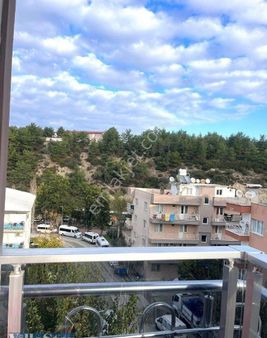 Kuşadası Ticaret Odasi Üstünde Üç Cepheli 90 M2 2+1 Satilik Daire